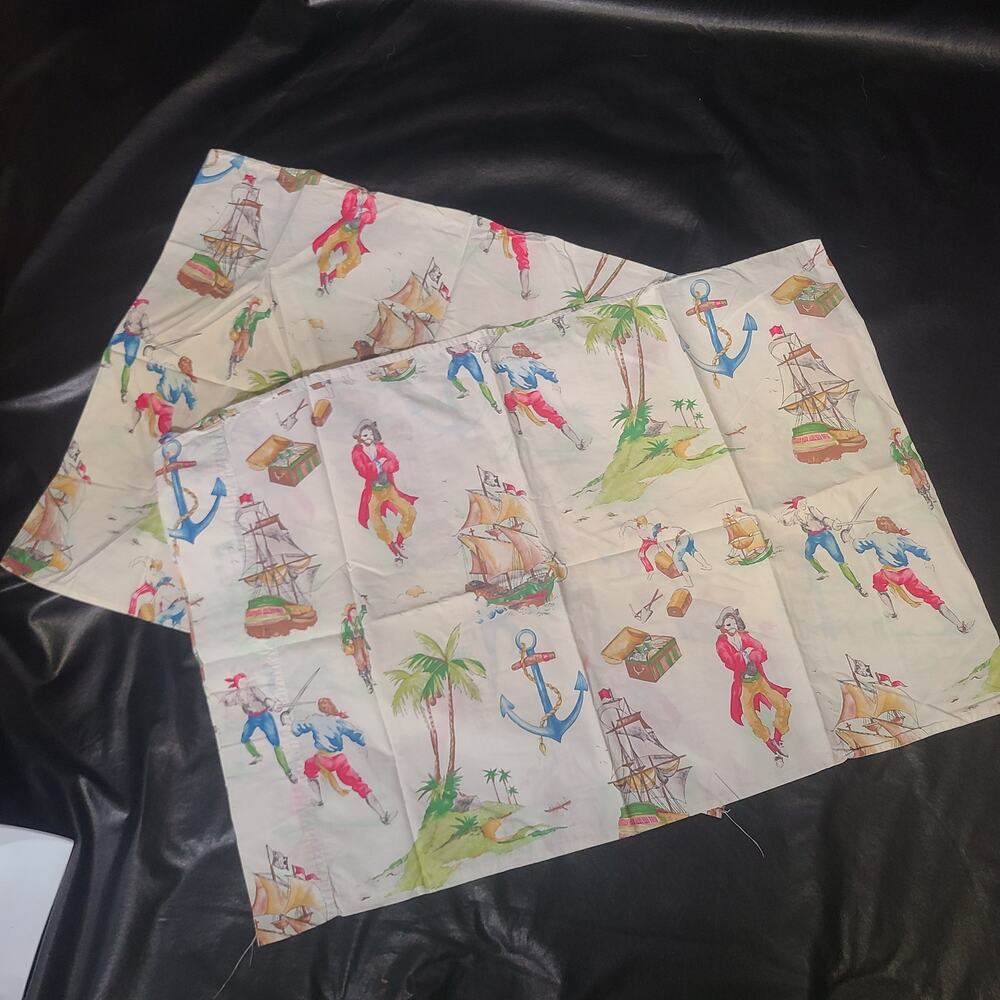 Vintage 80s company Kids pirate print matching pillowcases